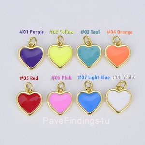 Ciondolo a forma di cuore in smalto dorato, viola, giallo, verde acqua, rosso, rosa, azzurro, arancione, bianco, ciondoli in smalto, ciondolo a forma di cuore, in ottone riempito d'oro, CP1528