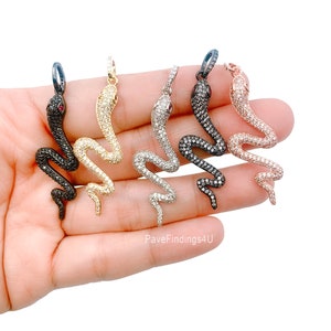 Ciondolo serpente, ciondolo serpente micro pavé CZ oro 22K, ciondolo serpente oro, ciondolo rettile, ciondolo serpente, serpente, 49 x 15 mm, CP359