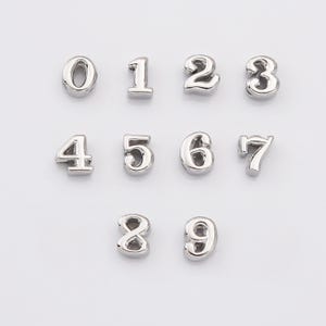 Cuentas plateadas con números del 0 al 9 y corazón, dijes de metal plateado para hacer pulseras, collares y joyas, bonitas cuentas espaciadoras, BD175