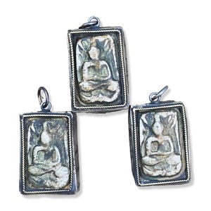 Ciondolo amuleto LP Suk, ciondolo Buddha seduto, ciondolo amuleto Buddha, ciondolo di protezione, 35x23mm, CP2128