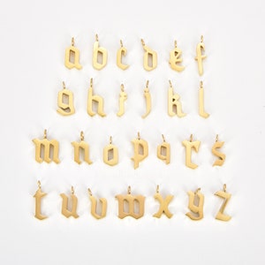 Ciondolo iniziale personalizzato in oro con lettera gotica, collana riempita in oro, stile carattere inglese antico personalizzato, CP1209