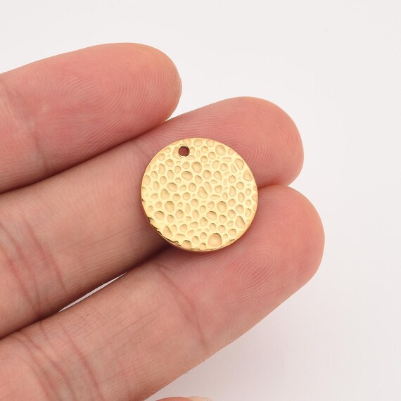 10 pezzi di ciondolo a forma di moneta a forma di disco rotondo a forma di cuore con conchiglia bianca placcata in oro 18 carati per la creazione di gioielli, 18 x