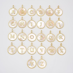 Dije de letra inicial de nácar, colgante del alfabeto bañado en oro, dije de inicial personalizado sin deslustre, CP2038