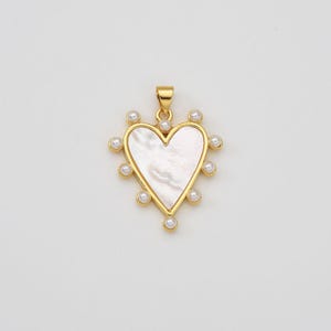 Ciondolo a forma di cuore con perla di conchiglia, ciondolo a forma di cuore riempito d'oro, idea regalo per San Valentino, 31 x 23 mm, CP2034