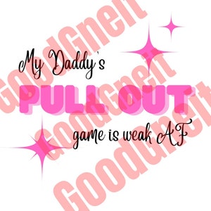Puede incluir: Texto gráfico rosa que dice "My Daddy's Pull Out Game is Weak AF" con estrellas rosas en el fondo.