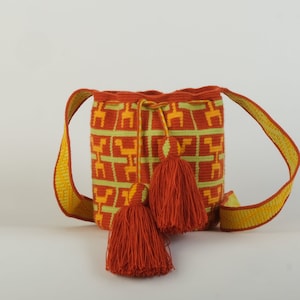 WAYUU exeptionally made premium quality single thread small bag original handmade by the Wayuu woman of Colombia one of a kind
