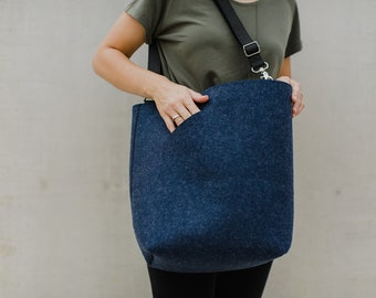 compact tote bag . vegan black straps . elegant wool felt bag . INDIGO designer bag . blue shoulderbag with zipper . elegant crossbody bag