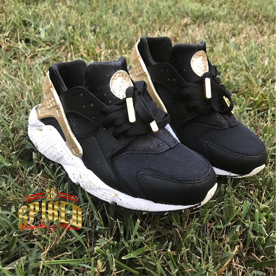 huaraches black and gold
