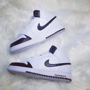 fake jordan 11 black and white