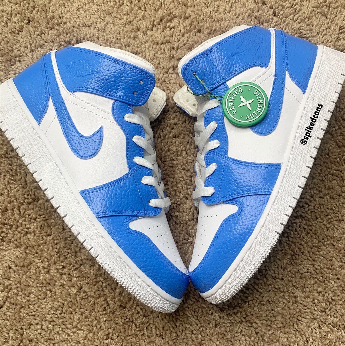 tan jordan 1 mid