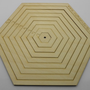 Easy Hexagons Kit - Een set zeshoekige multiplexsjablonen, perfect voor het tekenen van zeshoeken of het uitsnijden van zeshoeken met behulp van het GYRO-CUT-knutselgereedschap.