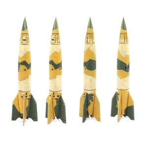1/144 3D Printed WWII V2/A4 Rocket with Launch Pad. Unpainted