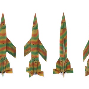 1/144 3D Printed WWII V2/A4b Rocket with Launch Pad. Unpainted
