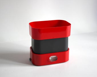 Terraillon red kitchen scale. Marco Zanuso, France 1969