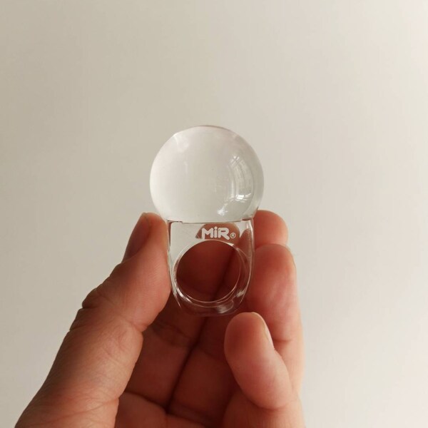 MIR Lucite Sphere Orb Ball Ring – Mid Century Modern. Entworfen von Carlo Pagani MiR aus Italien. Italienisches MCM. Signiert MiR. Hergestellt in Italien.
