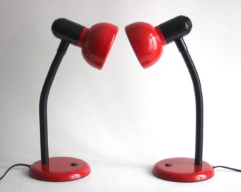 Coppia di lampade a collo d'oca in stile Memphis, rosse e nere. Germania, anni '80. | Spina europea