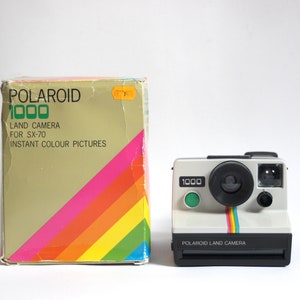Polaroid 1000 Land Cámera green shutter button includes original box and original book instruccions image 1