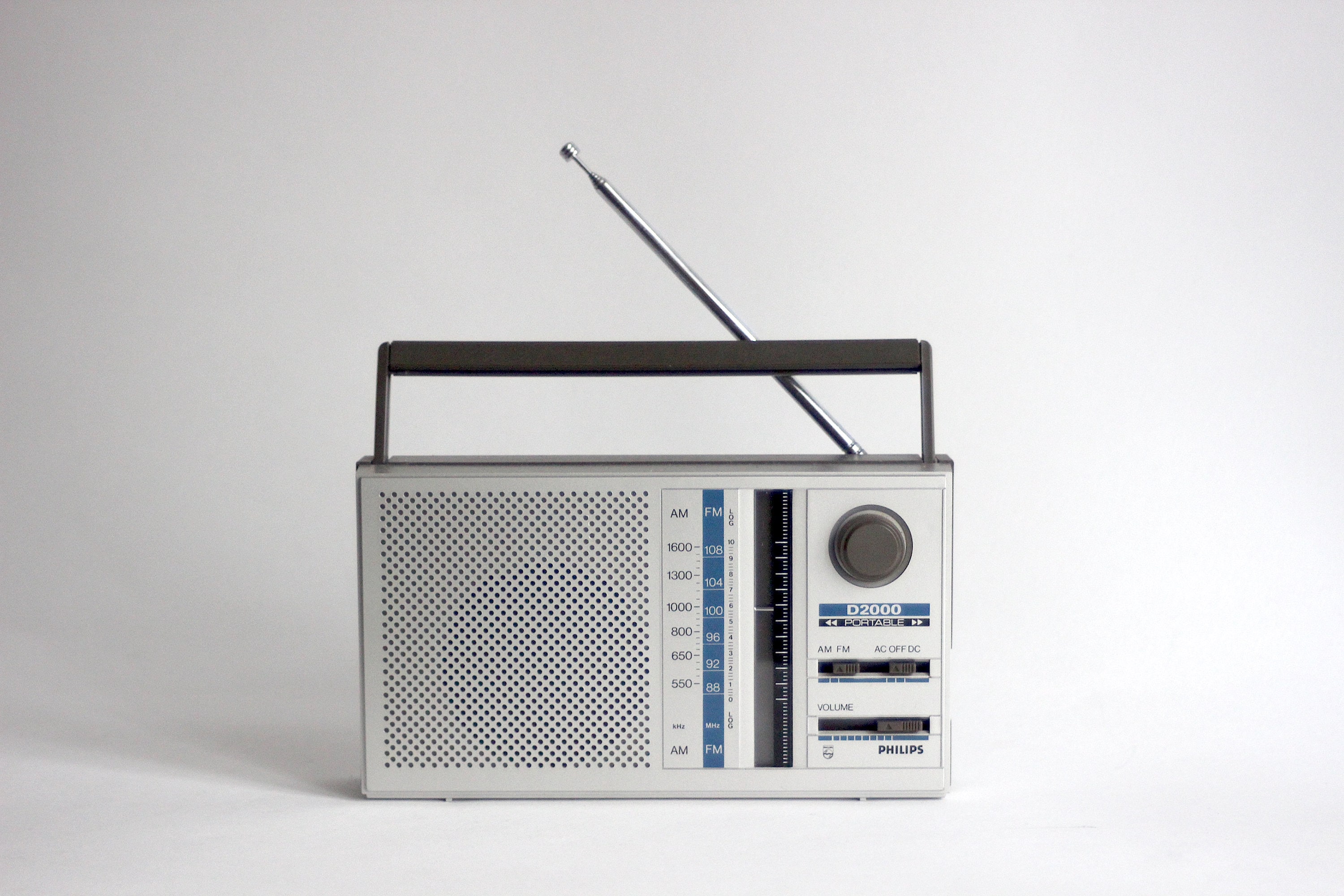 Petite radio Philips. All transistor. - insolite