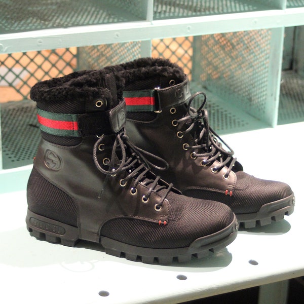 GUCCI Black Leather Signature Webbing Shearling Lined Boots