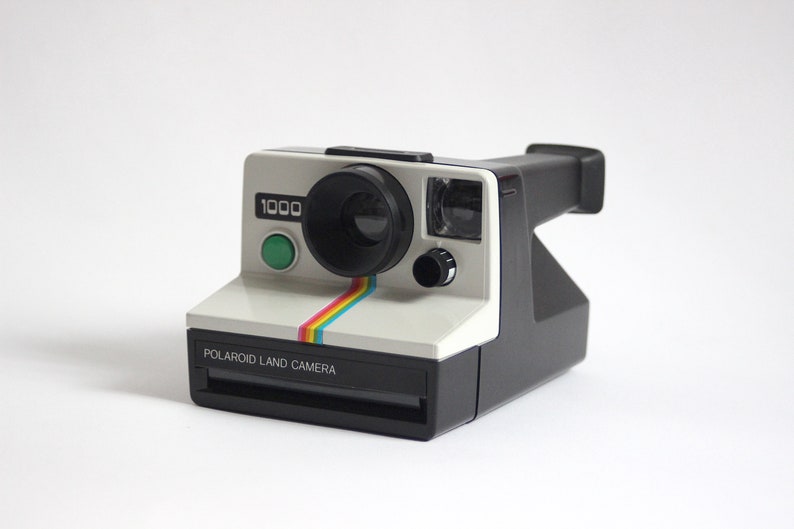 Polaroid 1000 Land Cámera green shutter button includes original box and original book instruccions image 8