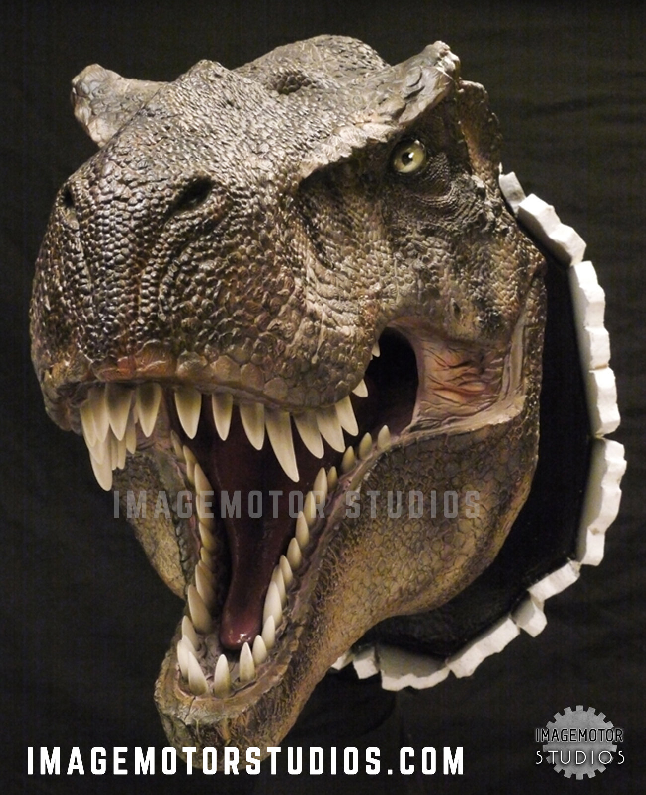 Life-like wall bursting T-Rex Tyrannosaurus bust hanging prop