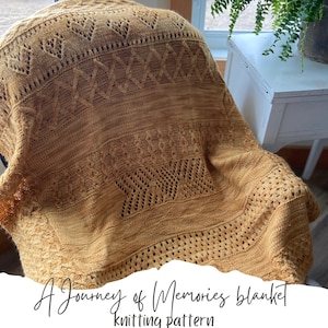 Op de afbeelding: Een gehaakt deken in een warme gele kleur met een kantpatroon. Het deken is over een stoel gegooid en de tekst "A Journey of Memories blanket knitting pattern" is zichtbaar onderaan de afbeelding.