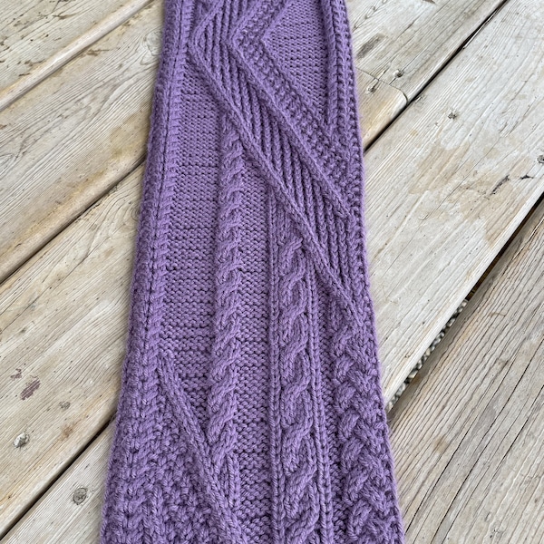 Cable scarf knitting pattern // knit cable scarf // knit pattern for unique scarf // seamless scarf pattern // unique cable pattern