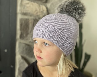 Simple hat knitting pattern for beginners // knit hat tutorial // for baby to adult // video tutorials // easy knit hat // knit in the round