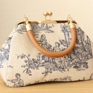 Toile de Jouy Tasche mit echtem Ledergriff und Retro-Gold-Metallverschluss Toile de Jouy Marineblau und Beige Vintage-Stil Handtasche