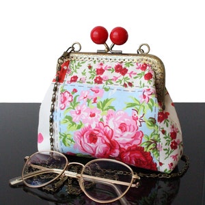 Pochette Fleurie Pivoine avec fermoir retro Sac pochette mariage Trousse cosmétique Cadeau pour elle sac Rouge et rose porté épaule