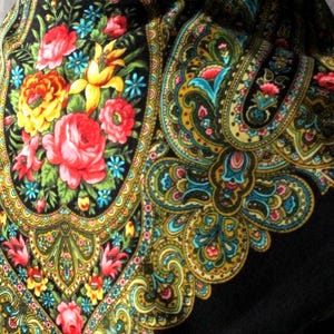 Pavlovo Posad Shawl 100% wool with Floral print, red Green and Black, Unique scarve Pavlovo Posad authentique Gift for her
