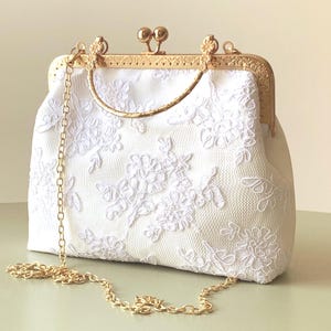 White wedding purse Large Bridal clutch kisslock White silk and lace Bridal bag Floral wedding bag bridal day gift
