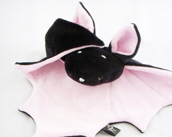 cuddly bat (baby pink)