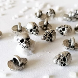 small skull button (6pcs)