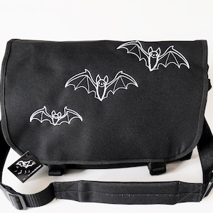 Schultertasche, groß - sweet Vampire (Messenger Bag)