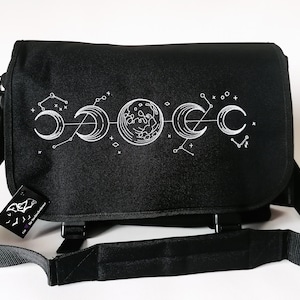 Schultertasche, groß - Mondphasen (Messenger Bag)