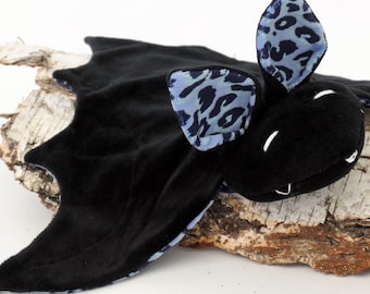 Cuddly comfort bat (large leopard print, light blue)