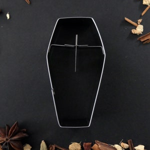 Cookie cutter *coffin