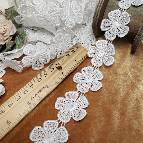 Lace For Sewing Sedona Designz Floral Pattern Lace Ribbon: 2" Wide X 25  Yards - Perfect For Decorating, Floral Design, And Crafting Projects -  Ivory Lace By The Yard 2in wide x 25 yards White Floral Pattern Lace Ribbon for Decorating Floral Designing and Crafts by AK TRADING CO. [並行輸入品]