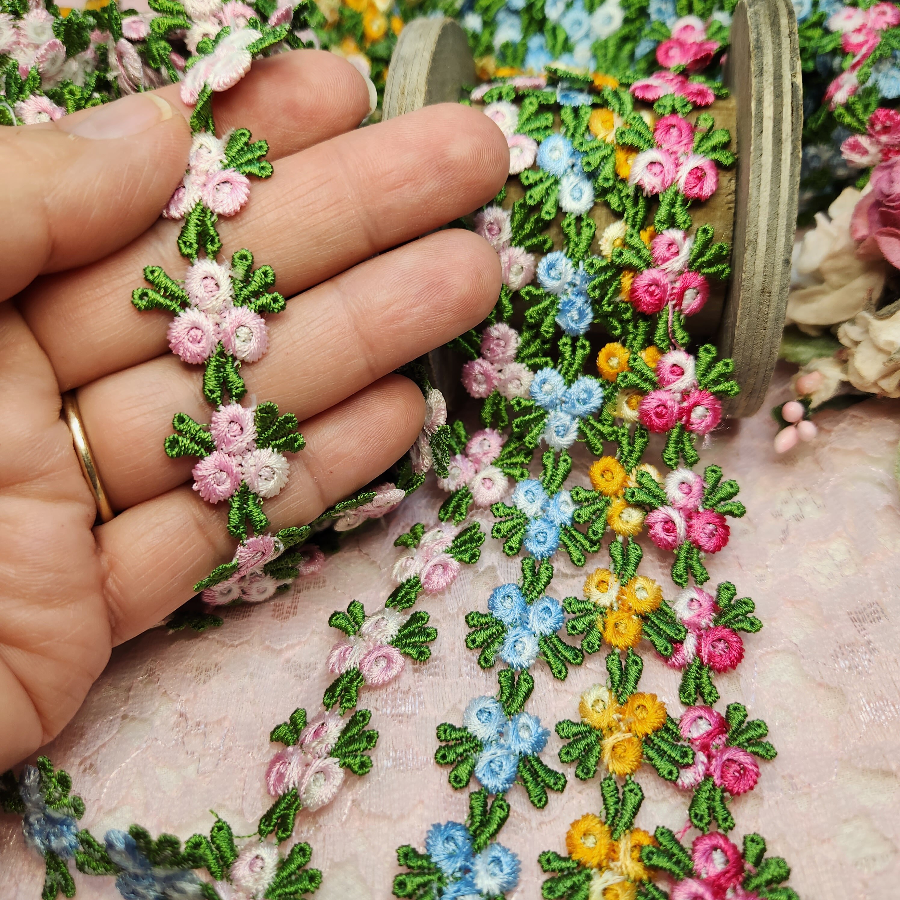 UND FLOWER RAISED EMBROIDERY TOPグリーン UND FLOWER RAISED EMBROIDERY TOPグリーン