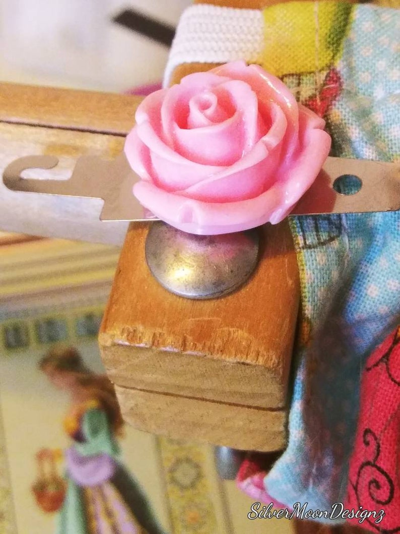 threader Needle threader,magnetic needle threader,decorated needle threader,needle point accessory,cross stitching,quilting,sewing