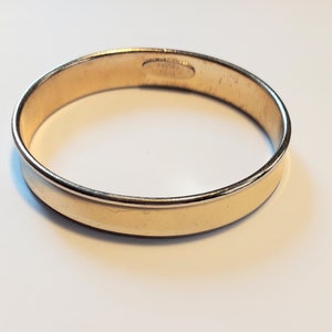 Whiting et Davis Gold Tine Bangle Bracelet