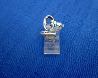 Vintage 70s Avon Skeleton Key Ring, Sterling Silver Spain 1976 Secret Key Ring, Spain Victorian Style Steampunk Lolita Jewelry