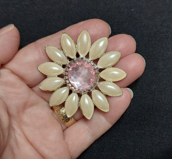 Pink Daisy Pin, Floral Brooch - image 4