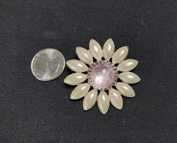 Pink Daisy Pin, Floral Brooch - image 3