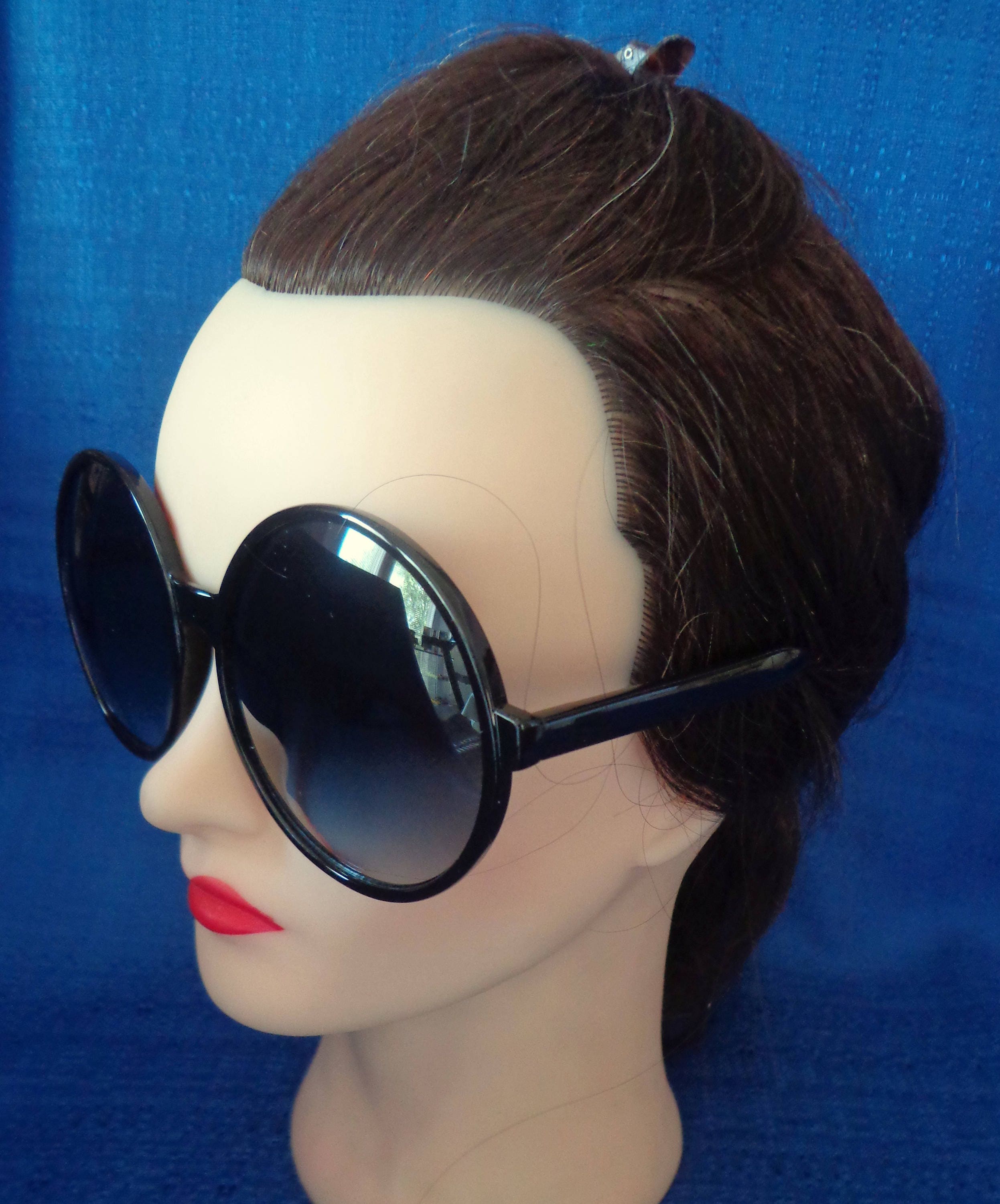 oversized black round sunglasses
