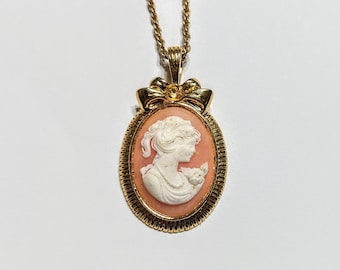 Avon Cameo Pendant Necklace