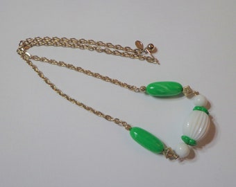 Avon 1980's Green and White Necklace