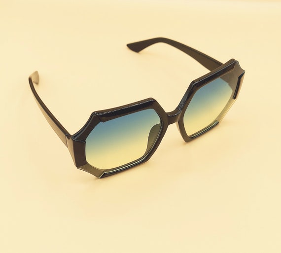Ladies Vintage Hexagon Black Sunglasses, Retro Su… - image 3
