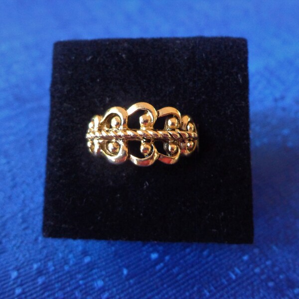 Avon Gold Scroll Ring